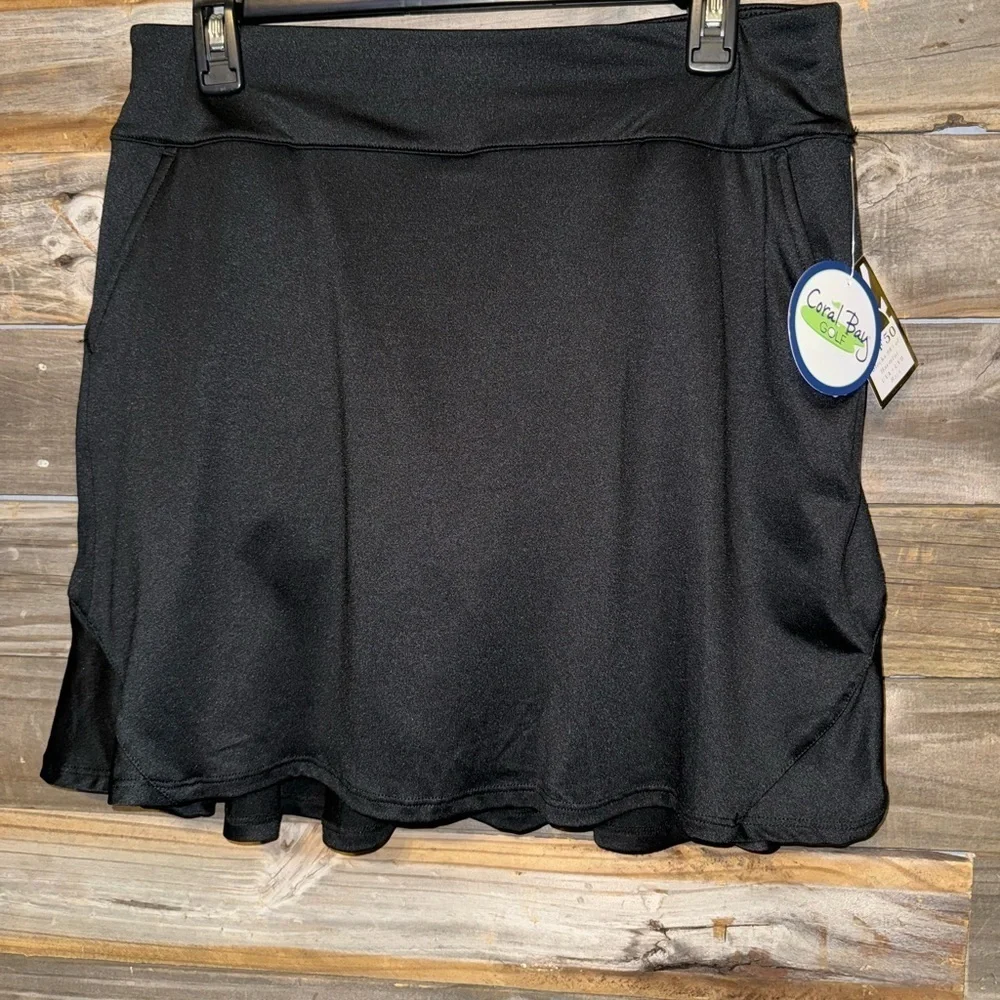 Coral Bay- NWT- women’s golf skirt with pant lining- small- black